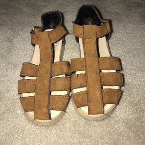 I am selling these cute sandals